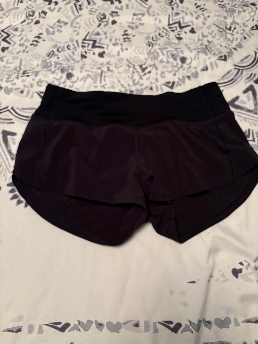 Lululemon speed up short size 2, Like new,